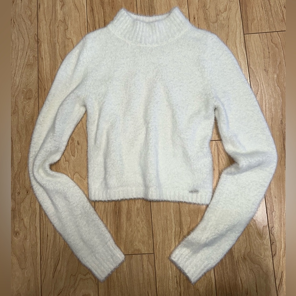 Hollister sweater